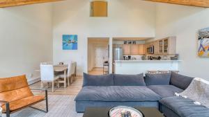 Кухня или мини-кухня в Emerald Elk at Village Creek by AvantStay Close to Slopes Village w Views
