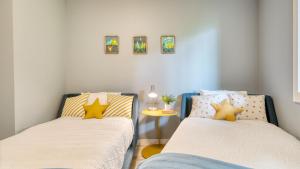 two beds sitting next to each other in a room at Sunset Cove by AvantStay Beachfront w Balcony in Arch Cape