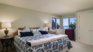 Ένα ή περισσότερα κρεβάτια σε δωμάτιο στο Chapman Cove by AvantStay Gorgeous Beach Bungalow w Sauna