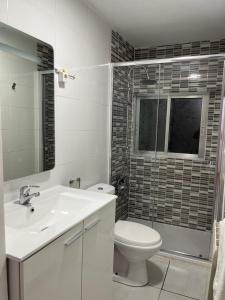 Ένα μπάνιο στο El Refugio de Alcubierre +18 φωτογραφίες