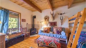 Ένα ή περισσότερα κρεβάτια σε δωμάτιο στο Ellis Peak by AvantStay Beautiful McKinney Cabin w Filtered Lake Views