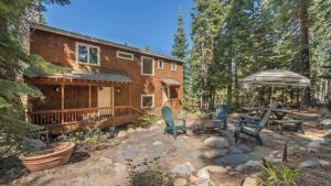 Κήπος έξω από το Ellis Peak by AvantStay Beautiful McKinney Cabin w Filtered Lake Views