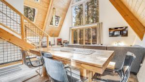 Φωτογραφία από το άλμπουμ του Tamarack by AvantStay Remodeled Chamberlands Full Beach Pool Access σε Homewood