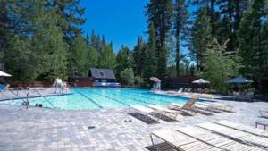 Πισίνα στο ή κοντά στο Tamarack by AvantStay Remodeled Chamberlands Full Beach Pool Access