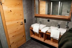 Una cama o camas en una habitación de Hotel Rad