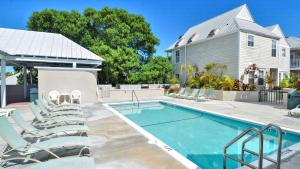 Bazén v ubytování Duval Sea Turtle by AvantStay Great Location Close to Shops Shared Pool nebo v jeho okolí