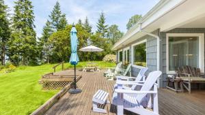 Κήπος έξω από το Comfy Coastal Cottage by AvantStay Mountain View