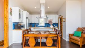 Kuchyň nebo kuchyňský kout v ubytování Chateau Coho by AvantStay Easy Beach Access