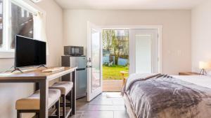 TV a/nebo společenská místnost v ubytování Chateau Coho by AvantStay Easy Beach Access