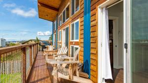 Balkón nebo terasa v ubytování Chateau Coho by AvantStay Easy Beach Access