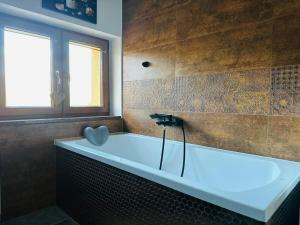 Et badeværelse på Rezydencja Sudecka + 36 billeder