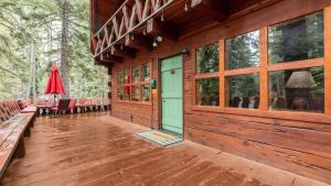Балкон или терраса в Sunnyside by AvantStay Charming Lake Tahoe Chalet on Tahoes West Shore