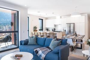 Et opholdsområde på Wooley Terrace by Revelstoke Vacations