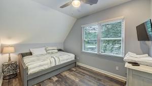 Ένα ή περισσότερα κρεβάτια σε δωμάτιο στο A Frame of Mind by AvantStay Private Dock View