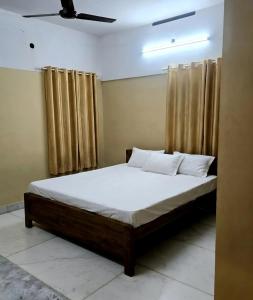 Postel nebo postele na pokoji v ubytování LUXUS INN JA Star + 8 fotografií