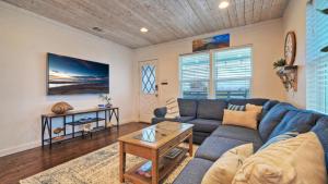 Posezení v ubytování Port A Hideaway by AvantStay Private Pool