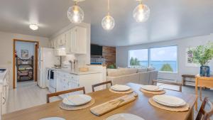 a kitchen and living room with a table and chairs at Whidbey Bliss by AvantStay 2min to Beach View in Greenbank