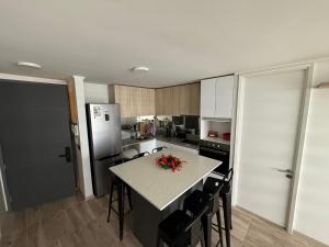 Køkken eller tekøkken på Departamento Laguna del Mar