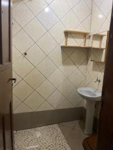 Ένα μπάνιο στο Kitnet perto da praia Coroados +19 φωτογραφίες