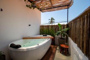 Fotografie z fotogalerie ubytování Nomad Palmeira Duplex com Hidromassagem privativa v destinaci Pôrto de Pedras