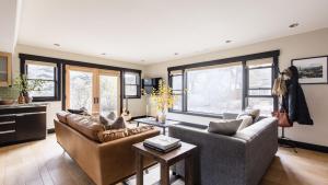 a living room with two couches and a table at Paddington by AvantStay Cozy Chic Ski Lodge Mins from Mountain in Breckenridge