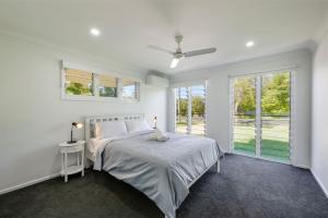 Ένα ή περισσότερα κρεβάτια σε δωμάτιο στο The Beach House 16 Clarke Street Bargara