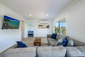 Χώρος καθιστικού στο The Beach House 16 Clarke Street Bargara