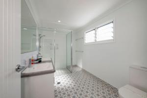 Ένα μπάνιο στο The Beach House 16 Clarke Street Bargara +34 φωτογραφίες