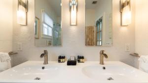 Koupelna v ubytování Casita de Catherine by AvantStay 1 Block to Duval St w Hot Tub + 22 fotografií