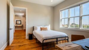 a bedroom with a bed and a window at Cooperage by AvantStay Vineyard Views Soccer in Templeton