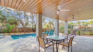 Πισίνα στο ή κοντά στο 616 Carolina Boulevard by AvantStay Ocean Views from Decks