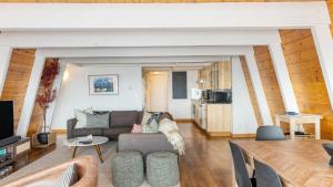 Køkken eller tekøkken på Chickadee by AvantStay Modern A-Frame Cabin