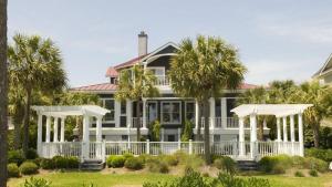 Сад в 3902 Palm Blvd by AvantStay Beach Access Oceanfront Views w Pool