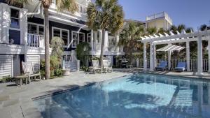 Бассейн в 3902 Palm Blvd by AvantStay Beach Access Oceanfront Views w Pool или поблизости