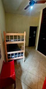 En eller flere senge i et værelse på Casa de Praia Itanhaem + 17 billeder