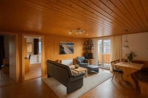 a living room with a couch and a table at Chalet Alpenheim 2 OG in Bettmeralp