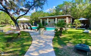 a backyard with a swimming pool and a house at Agave Point in Concan