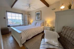 En eller flere senge i et værelse på Starboard Light