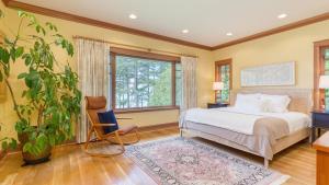 a bedroom with a bed and a potted plant at Goldilocks by AvantStay Luxury Waterfront Home in Greenbank