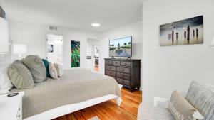 Телевизор и/или развлекательный центр в 314 C Shipwatch by AvantStay OCEANFRONT WITH OCEAN VIEW