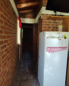 Rincón Soñado في لاس رابوناس: ثلاجة صغيرة في ممر ذي جدار من الطوب