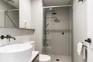 Ванная комната в Aurelia Byron +31 фотография