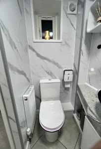 Imagen de la galería de Newly renovated, modern studio within a detached, en Sheffield