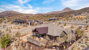 an aerial view of a house with mountains in the background at Heritage by AvantStay Luxe Oregon Retreat Deck in Powell Butte