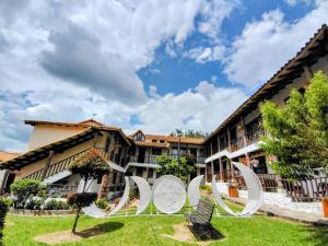 Budova, kde se apartmán nachází + 5 fotografií