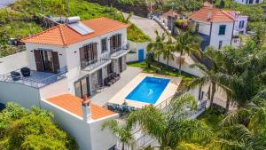 Hồ bơi trong/gần Country Escape