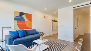 a living room with a blue couch and a table at Carter 202 by AvantStay 1BR Balcony in Nashville