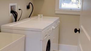 Φωτογραφία από το άλμπουμ του 9 24th Avenue by AvantStay Walk to Beach Pool Rooftop Deck σε Isle of Palms +15 φωτογραφίες