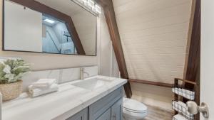 Ένα μπάνιο στο Speckled by AvantStay Modern Interior 0.5mi to Lake +30 φωτογραφίες