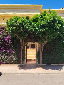 Το κτήριο όπου στεγάζεται  το δωμάτιο σε οικογενειακή κατοικία